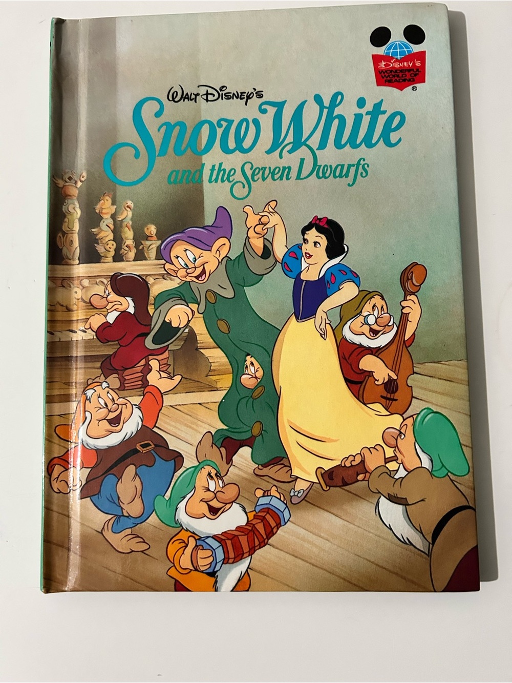 Disney’s Snow White and the Seven Dwarfs book